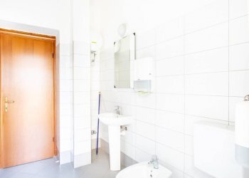 Bagno - Ufficio corso Giovanni Giolitti 8, Cuneo (zona Centro) - foto 7