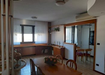 soggiorno - Appartamento via dei Giardini, 15, Bologna (zona Corticella) - foto 2