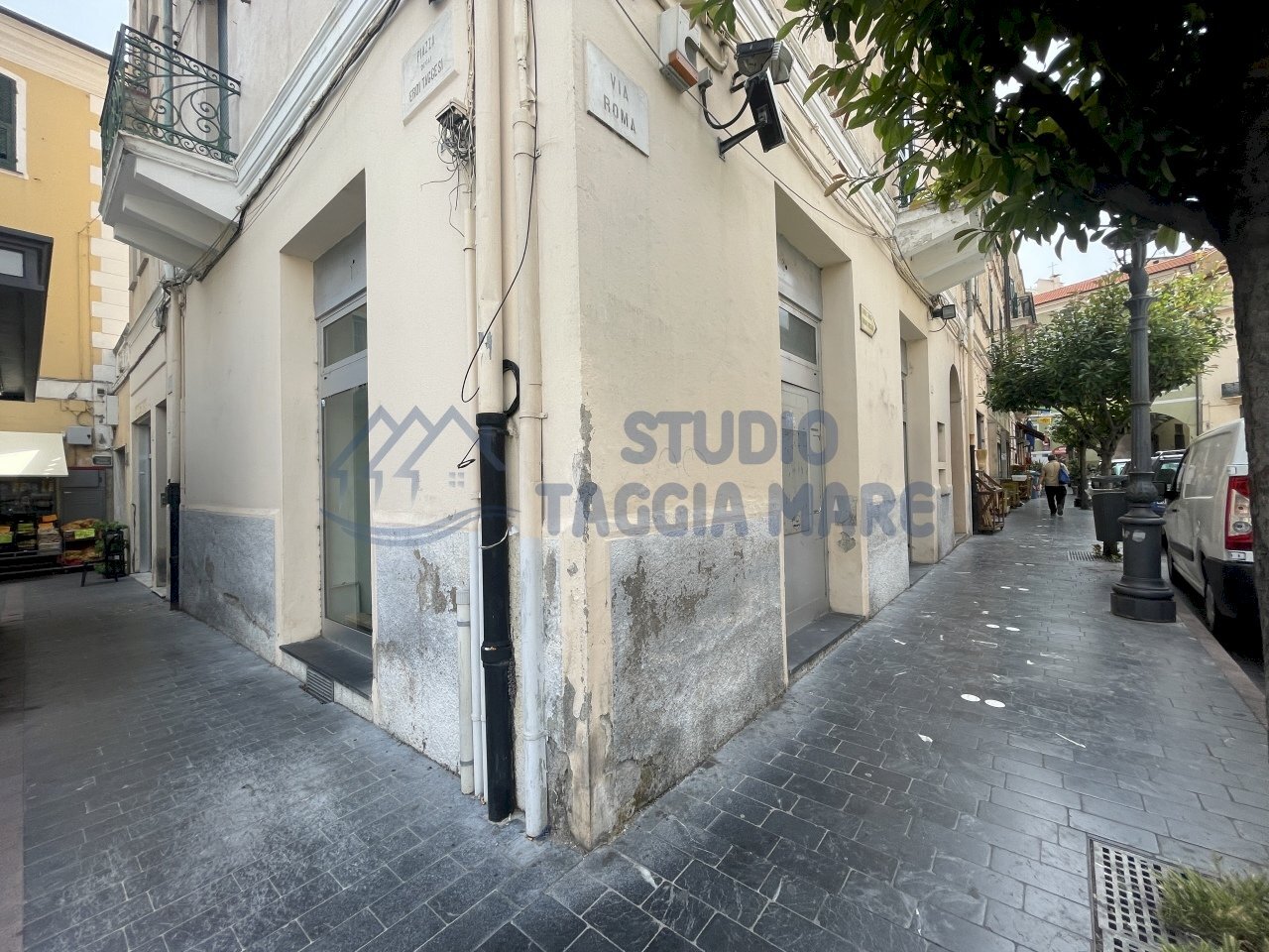 IMG_6070.JPG - Locale Commerciale Piazza Eroi Taggesi, Taggia - foto 2