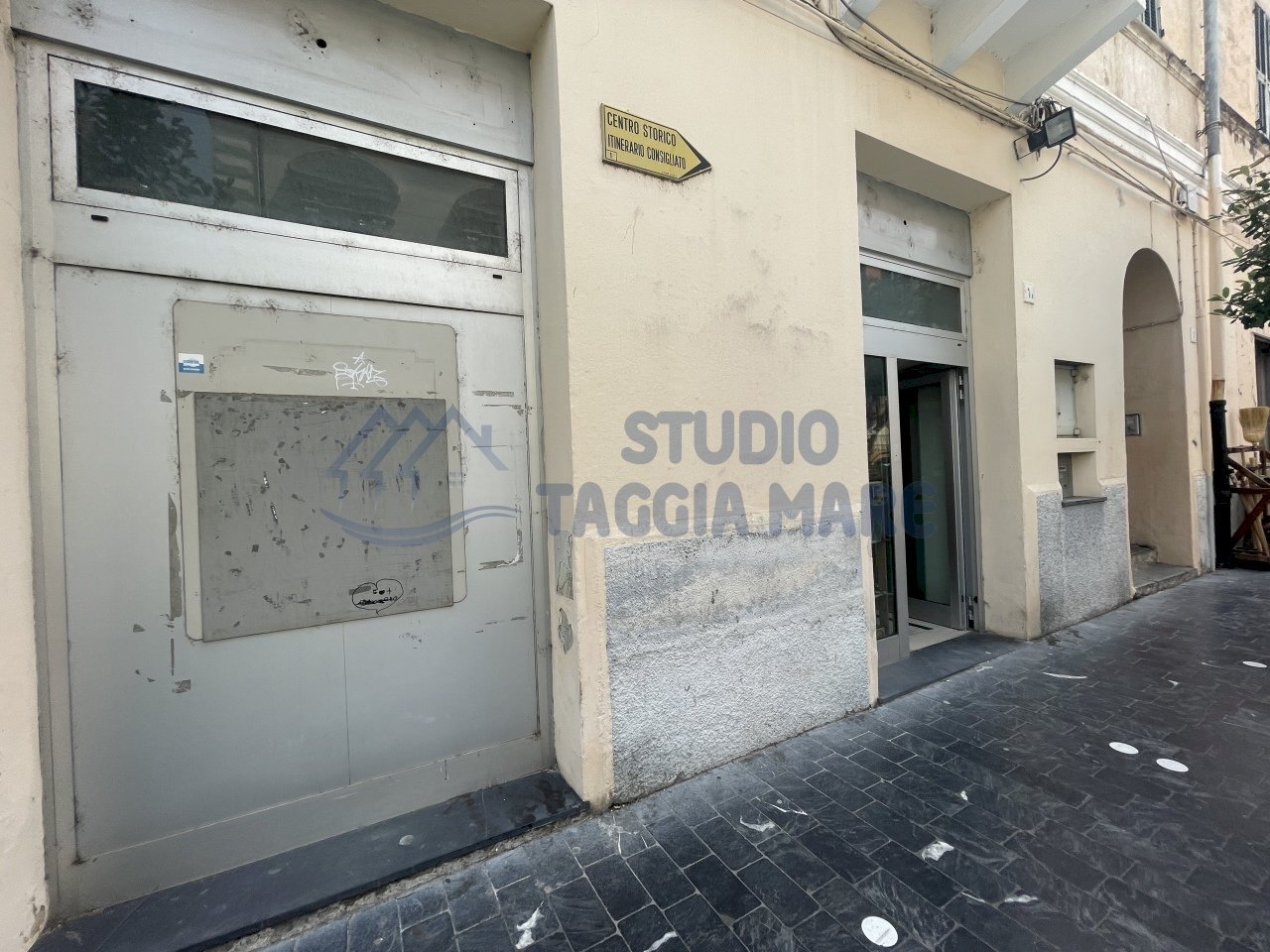 IMG_6073.JPG - Locale Commerciale Piazza Eroi Taggesi, Taggia - foto 3