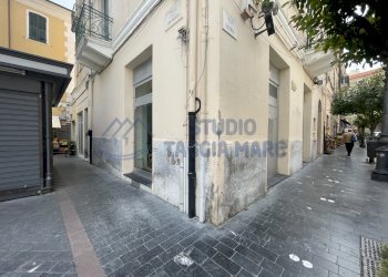 IMG_6067.JPG - Locale Commerciale Piazza Eroi Taggesi, Taggia - foto 1