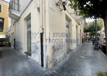 IMG_6070.JPG - Locale Commerciale Piazza Eroi Taggesi, Taggia - foto 2