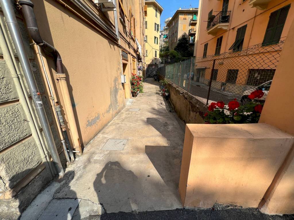 1 - Warehouse via San Tomaso d'Aquino, Genova (neighborhood Sestri Ponente) - photo 1
