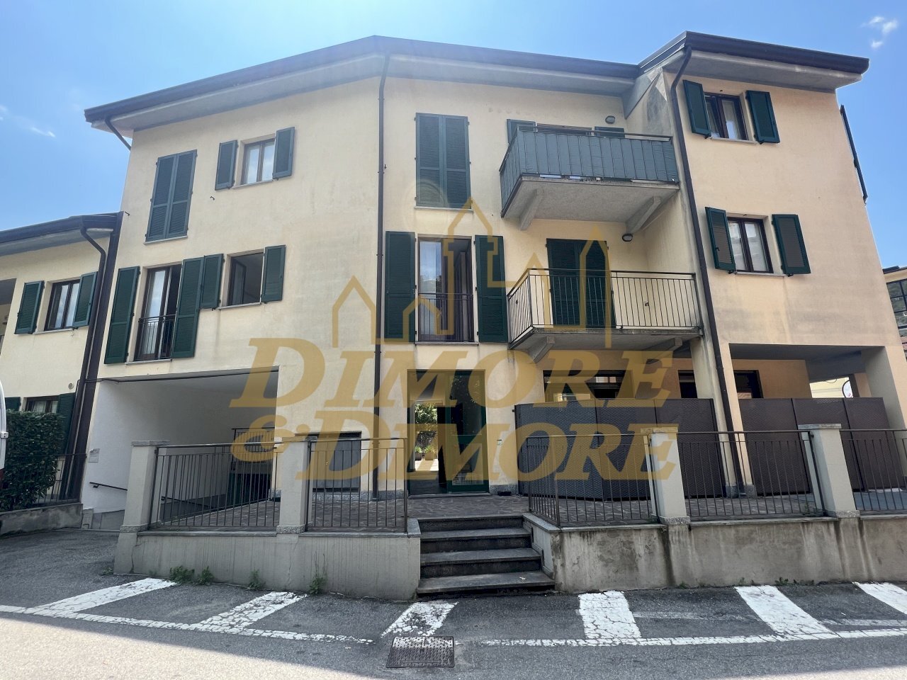 Edificio - Appartamento Via Arturo Reschigna 2/B, Maccagno con Pino e Veddasca - foto 1