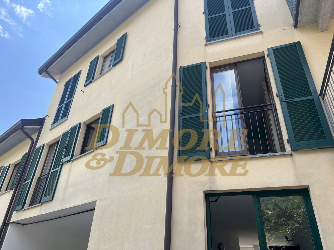 Finestre appartamento - Appartamento Via Arturo Reschigna 2/B, Maccagno con Pino e Veddasca - foto 3