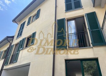 Finestre appartamento - Appartamento Via Arturo Reschigna 2/B, Maccagno con Pino e Veddasca - foto 3