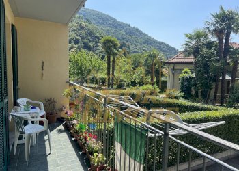 Balcone - Appartamento Via Arturo Reschigna 2/B, Maccagno con Pino e Veddasca - foto 13