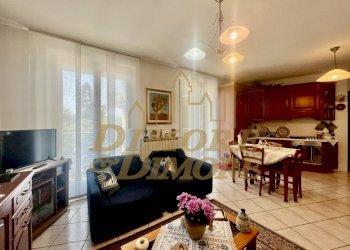 Zona giorno con cucina - Appartamento Via Arturo Reschigna 2/B, Maccagno con Pino e Veddasca - foto 4