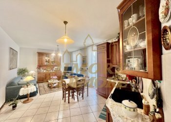 Zona giorno con cucina - Appartamento Via Arturo Reschigna 2/B, Maccagno con Pino e Veddasca - foto 8