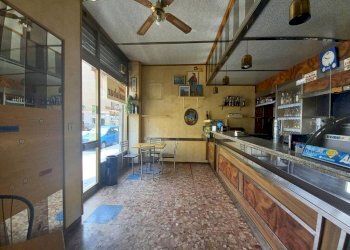 vetrina/ingresso - Negozio via Foligno, 45, Torino - foto 3