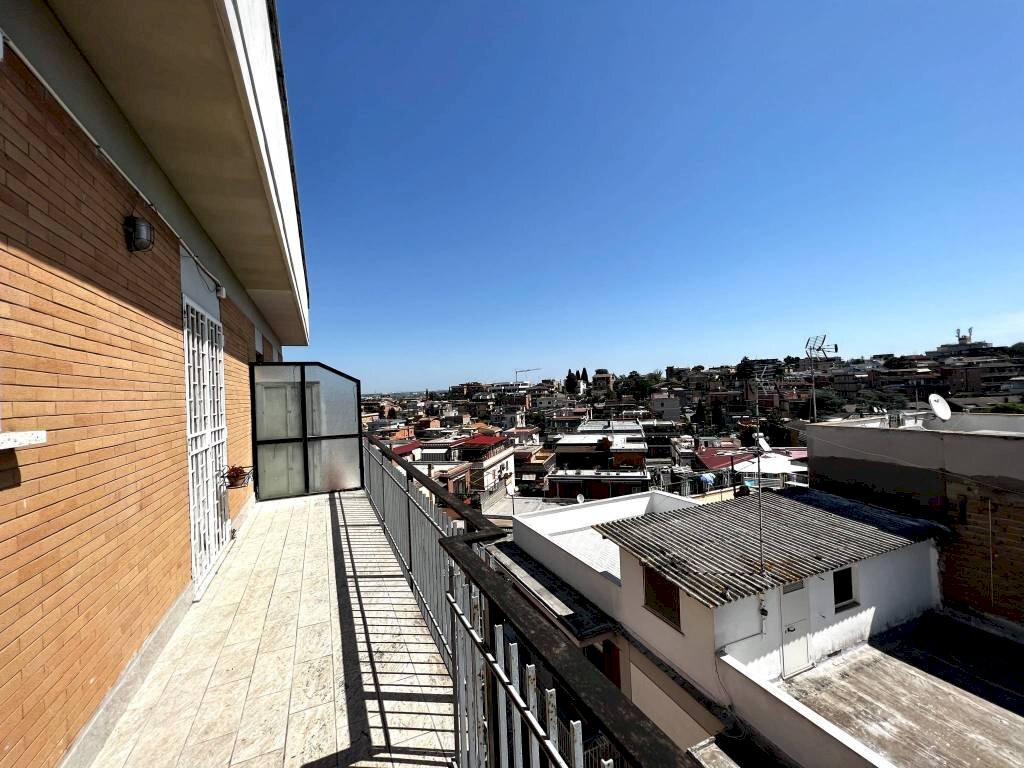 Balcone - Trilocale via Sant'Arcangelo di Romagna, 119, Roma - foto 3