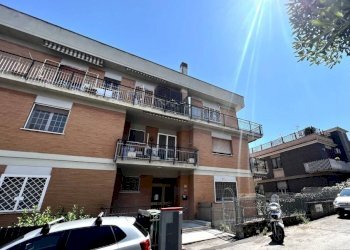 Stabile - Trilocale via Sant'Arcangelo di Romagna, 119, Roma - foto 2