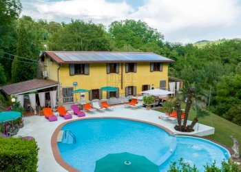 casa colonica ristrutturata completamente di circ - Casale SP1, Pescaglia - foto 1