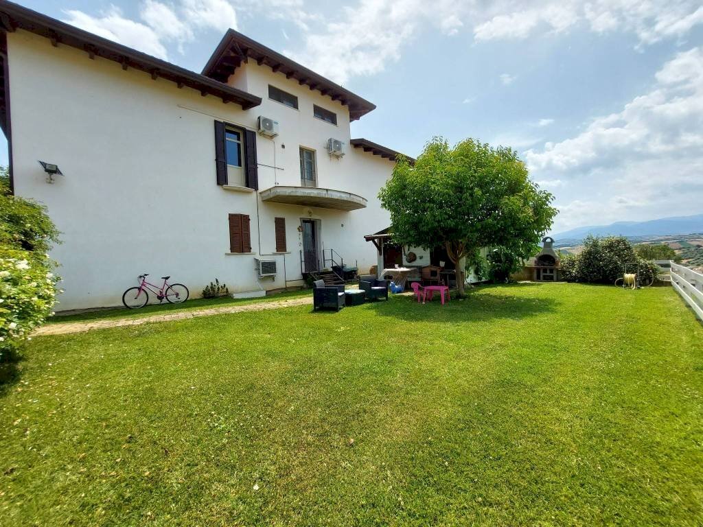 Retro giardino - Villa via Rocco Terenzi, Elice - foto 2