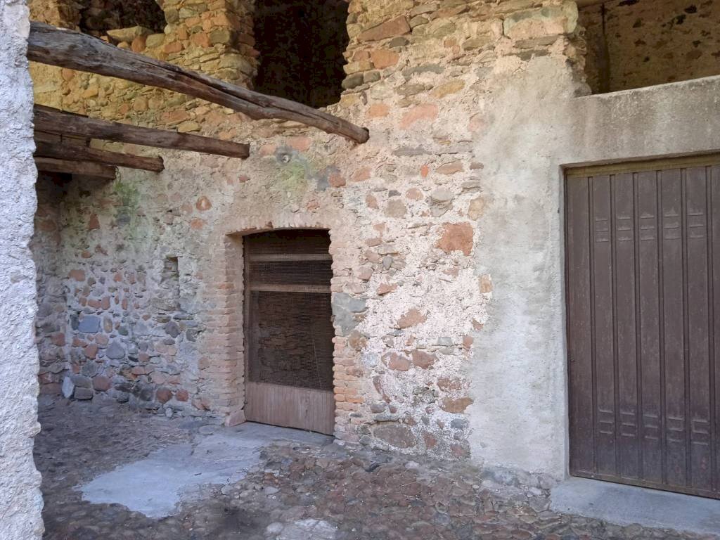 Rustico via Monte Grappa, 3, Brinzio - foto 1