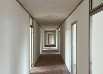 Interno palazzo - Ufficio traversa di Via Nuova del Campo, Napoli - foto 17