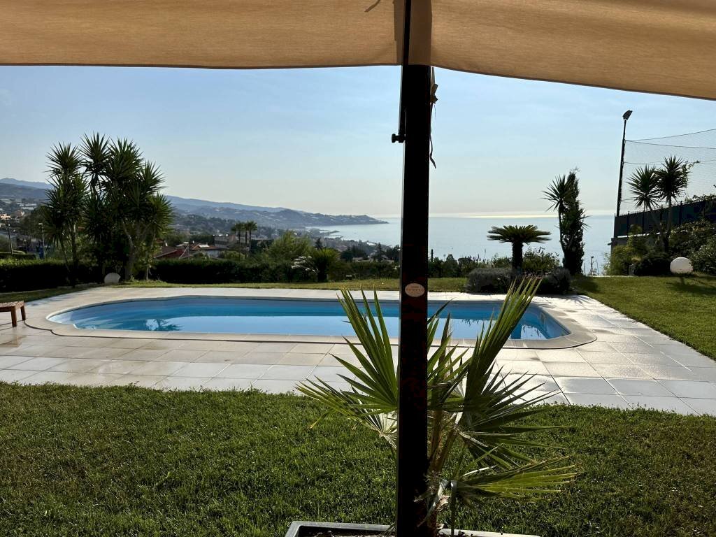 Piscina - Villa via Padre Semeria, 239, Sanremo - foto 1