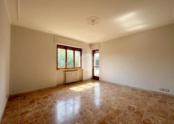 Four-room apartment Via Torino, Ivrea - photo 2
