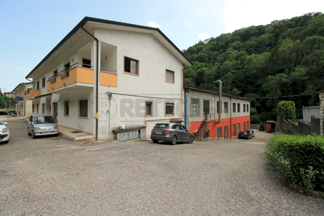 esterno - Commercial Premises Via Valletta 1, Crespadoro - photo 1