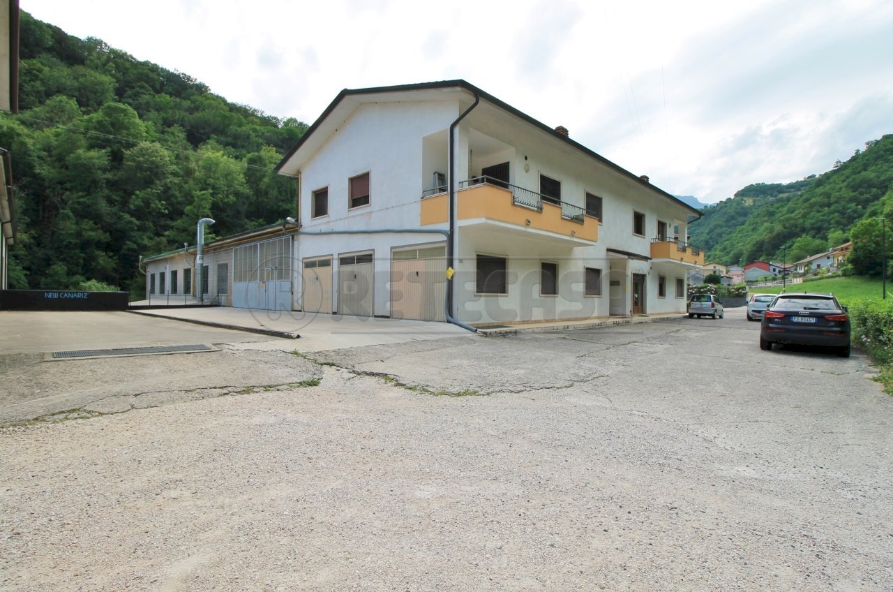 esterno - Commercial Premises Via Valletta 1, Crespadoro - photo 2