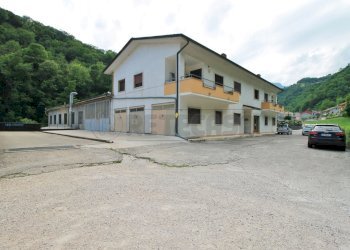 esterno - Locale Commerciale Via Valletta 1, Crespadoro - foto 2