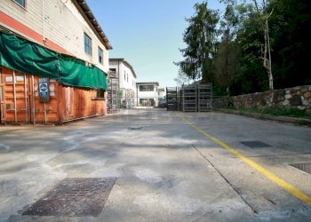 cortile laboratorio seminterrato - Locale Commerciale Via Valletta 1, Crespadoro - foto 3