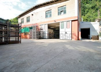 cortile laboratorio seminterrato - Locale Commerciale Via Valletta 1, Crespadoro - foto 5