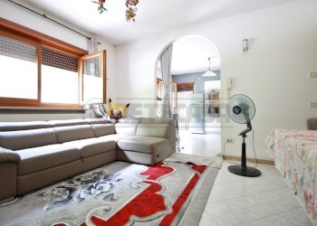 appartamento zona giorno - Locale Commerciale Via Valletta 1, Crespadoro - foto 14