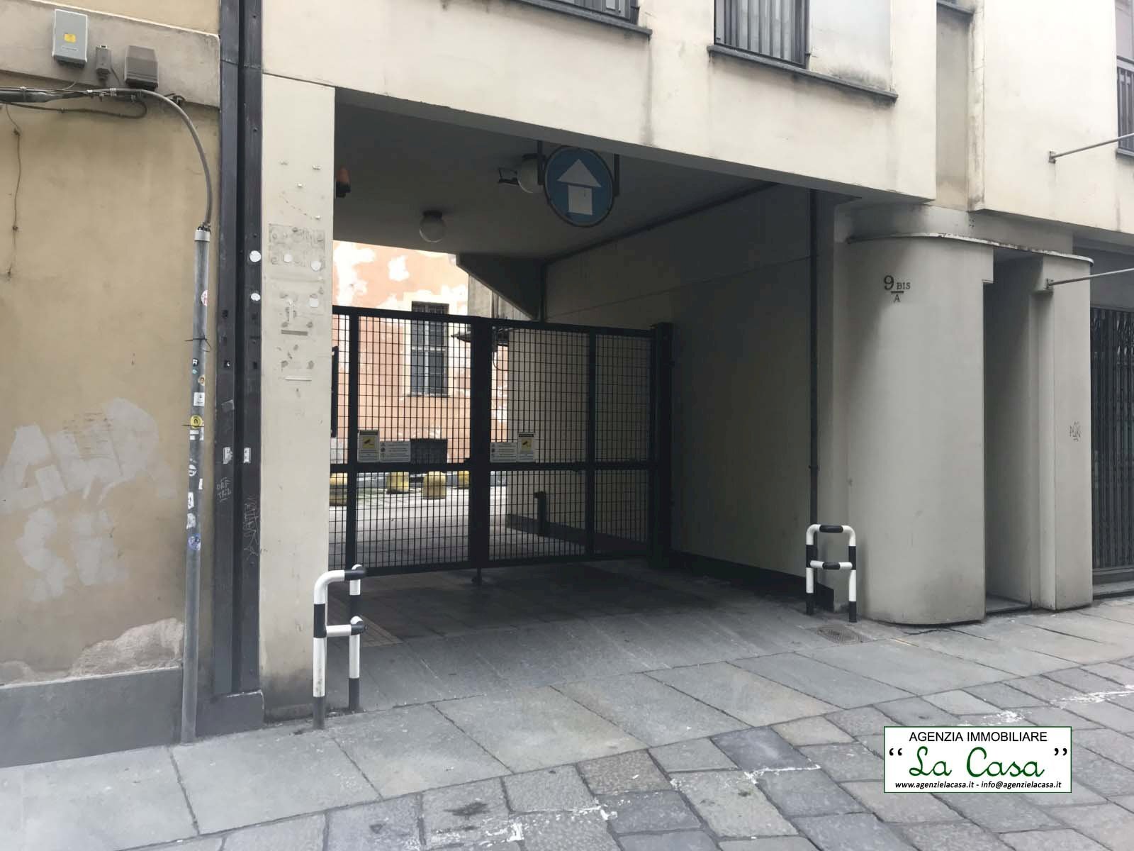 esterno - Garage - Parcheggio piazza Castello, Torino (zona Centro) - foto 1