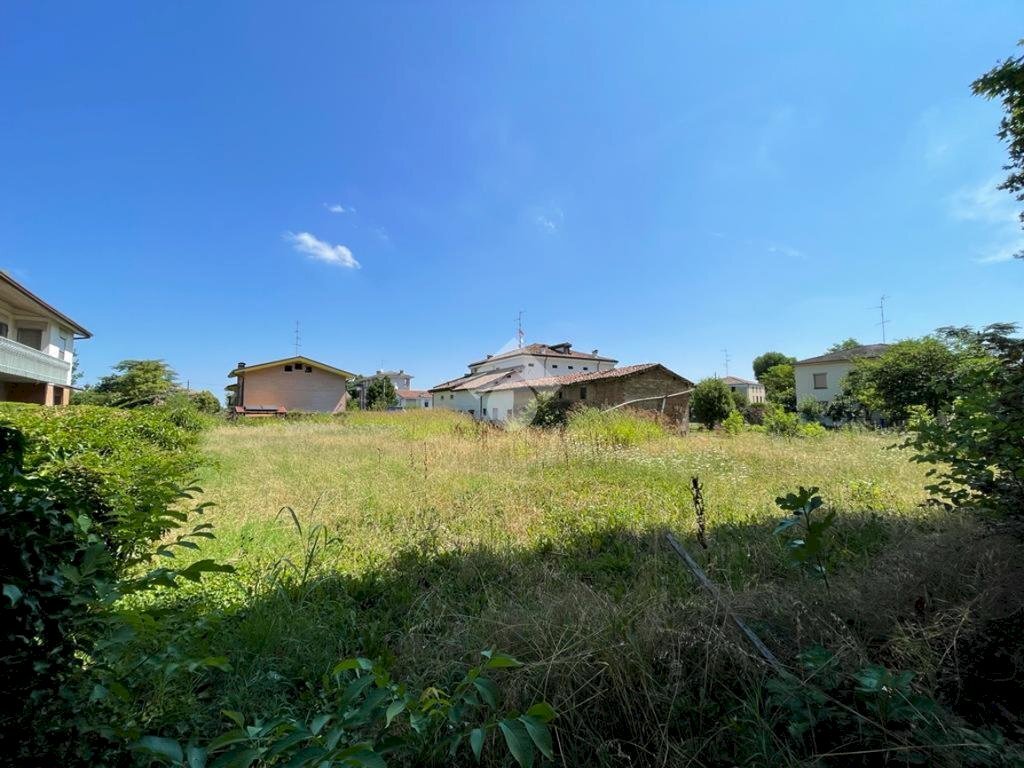 Terreno edificabile Viale G. di Vittorio, Novi di Modena - foto 1