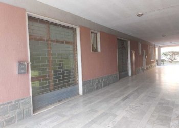 9cd49d1e-6a69-4bf6-b494-a27ebc475cd2.JPG - Locale Commerciale Via Aglione 3, Castelnuovo Magra - foto 4