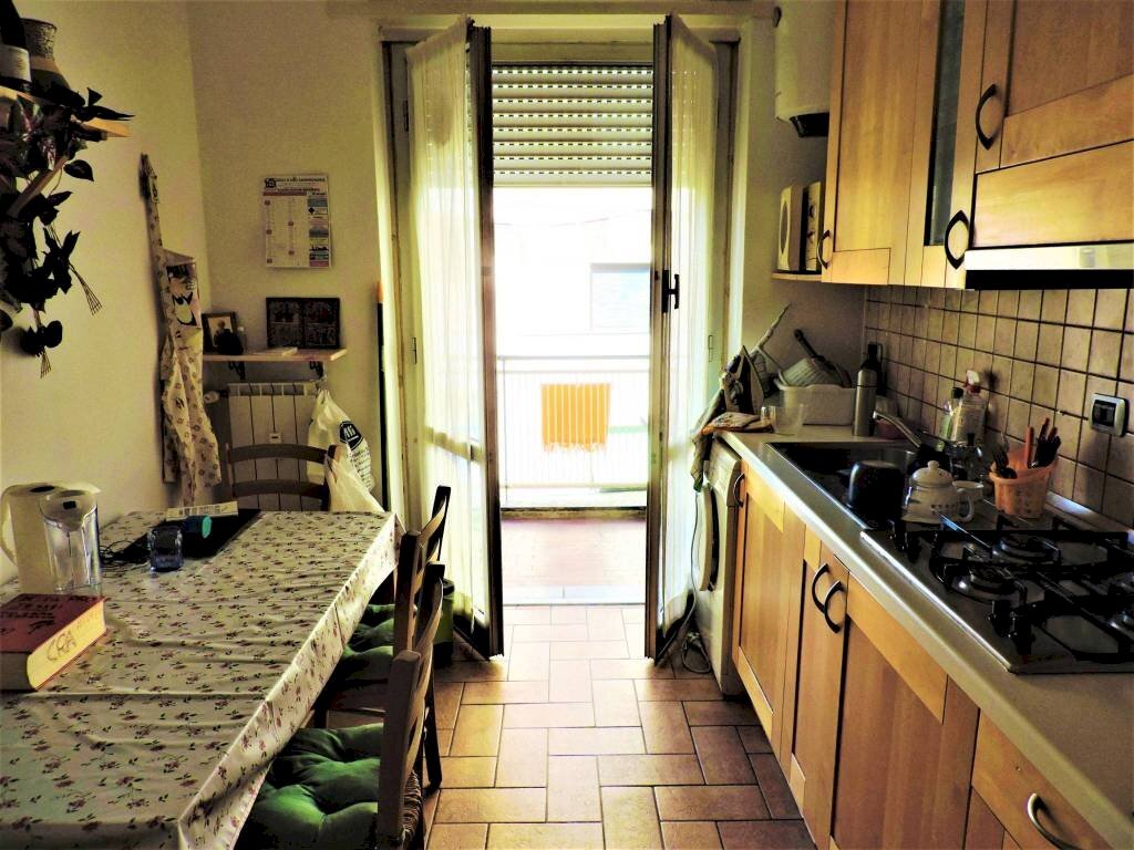 Cucina - Trilocale via Matteo Vinzoni 5, Genova (zona Sampierdarena) - foto 3