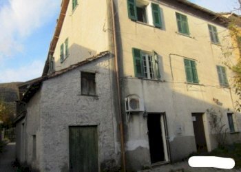 1.jpg - Appartamento Via Insurrezione 2, Montoggio - foto 1