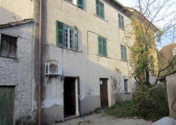 2.jpg - Appartamento Via Insurrezione 2, Montoggio - foto 2