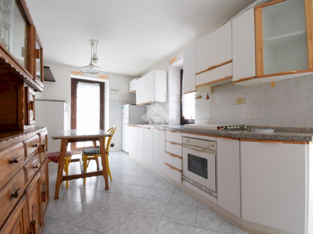 Three-room apartment Via Emilio Chanoux, Chatillon - photo 2