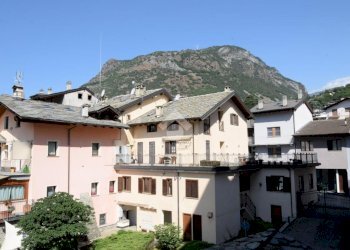 Three-room apartment Via Emilio Chanoux, Chatillon - photo 4