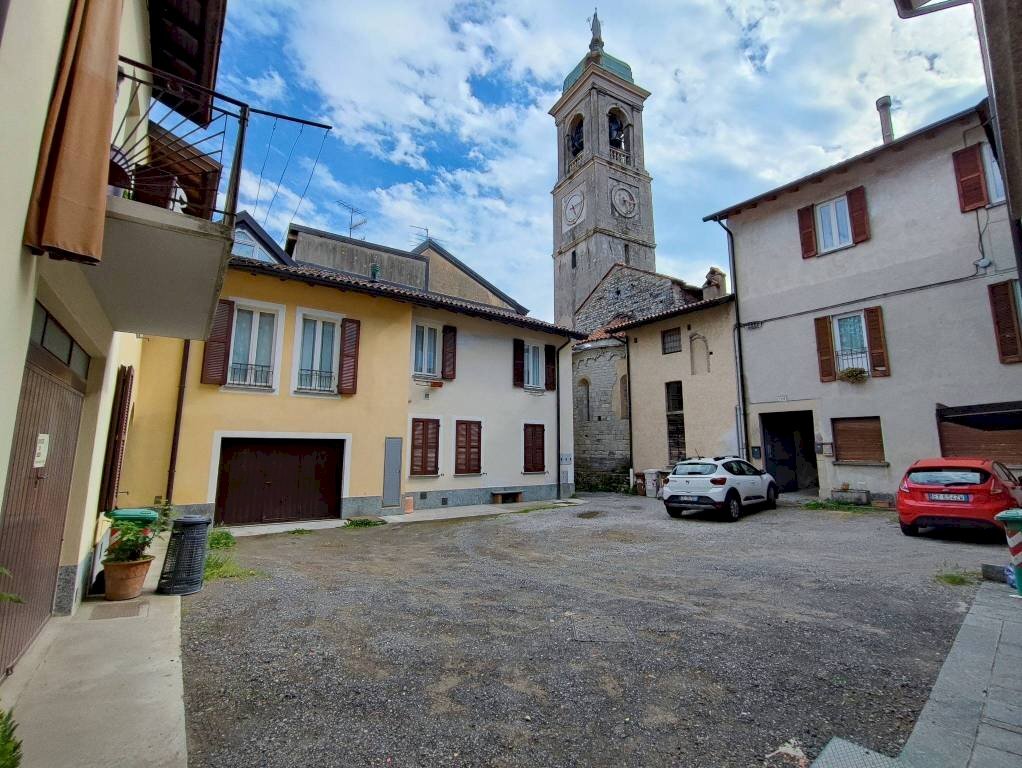 cortile - Bilocale via Sacro Monte, 20, Varese - foto 1