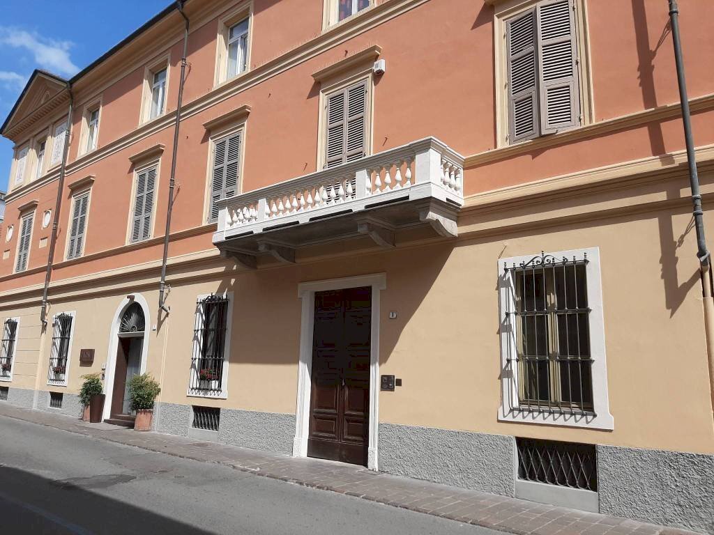 Facciata/ingresso - Appartamento via Cesare Battisti, 9, Acqui Terme - foto 1