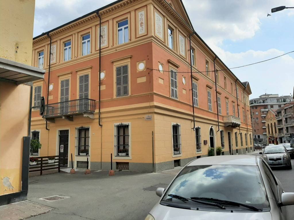 Facciata posizione d\'angolo - Appartamento via Cesare Battisti, 9, Acqui Terme - foto 2