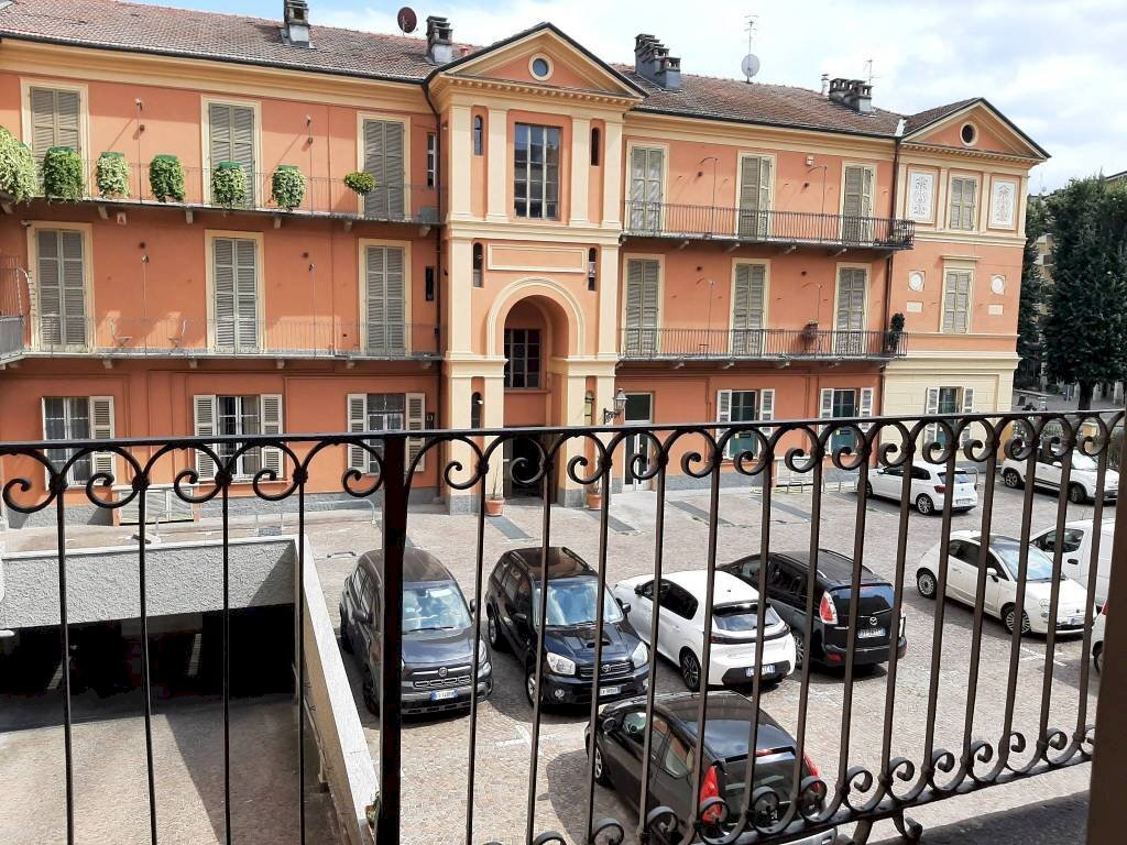 Affaccio dal balcone sul cortile - Appartamento via Cesare Battisti, 9, Acqui Terme - foto 3