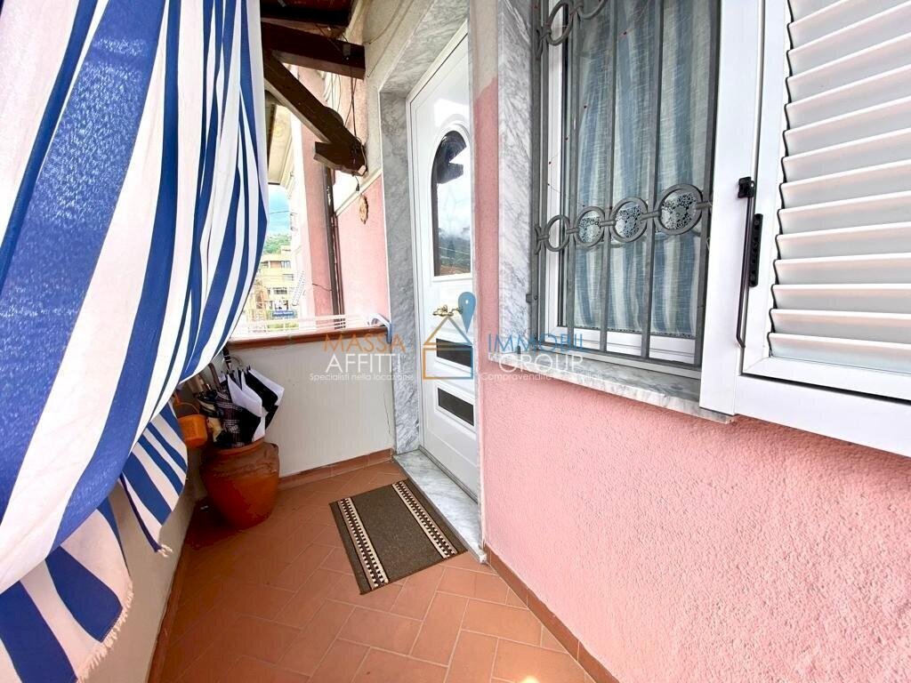 1154818-bid67lr.jpg - Porzione di casa Via Quercioli 103, Massa - foto 2