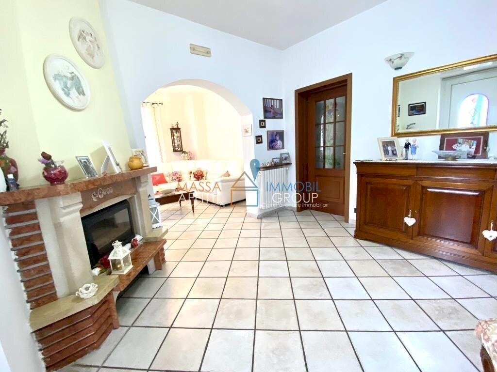 1154818-mzhg91mp.jpg - Porzione di casa Via Quercioli 103, Massa - foto 3