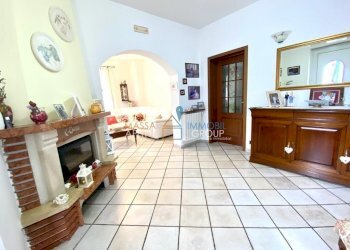 1154818-mzhg91mp.jpg - Porzione di casa Via Quercioli 103, Massa - foto 5
