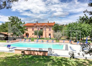 edificio principale e piscina - Agritourism Località San Marco, Rosignano Marittimo - photo 1