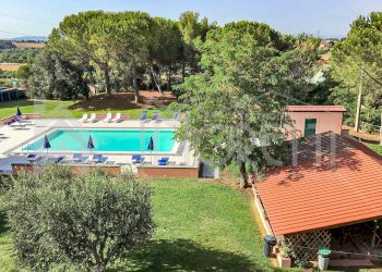 berceau e piscina - Agritourism Località San Marco, Rosignano Marittimo - photo 13