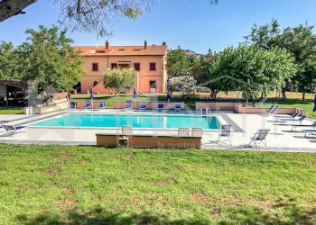 giardino e piscina - Agritourism Località San Marco, Rosignano Marittimo - photo 11