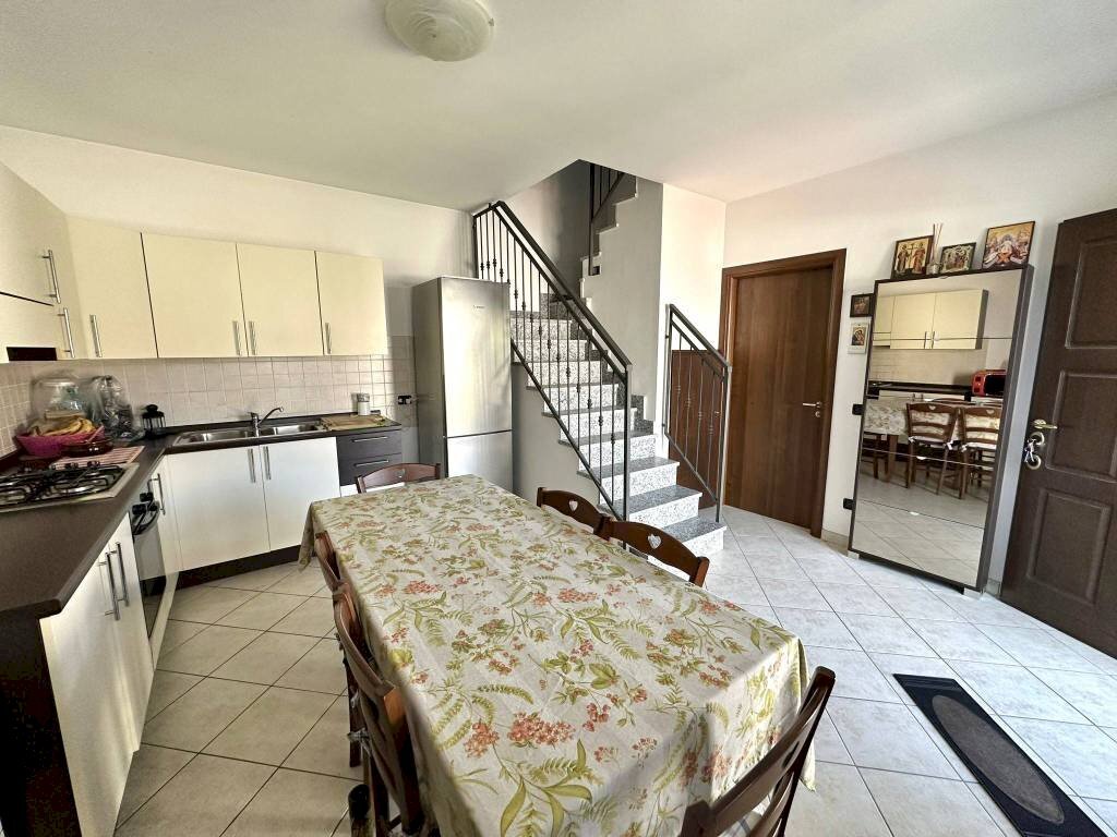 soggiorno - Quadrilocale via Orgoglia, Borgo Ticino - foto 3