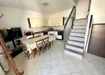 soggiorno - Quadrilocale via Orgoglia, Borgo Ticino - foto 2