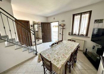 soggiorno - Quadrilocale via Orgoglia, Borgo Ticino - foto 5