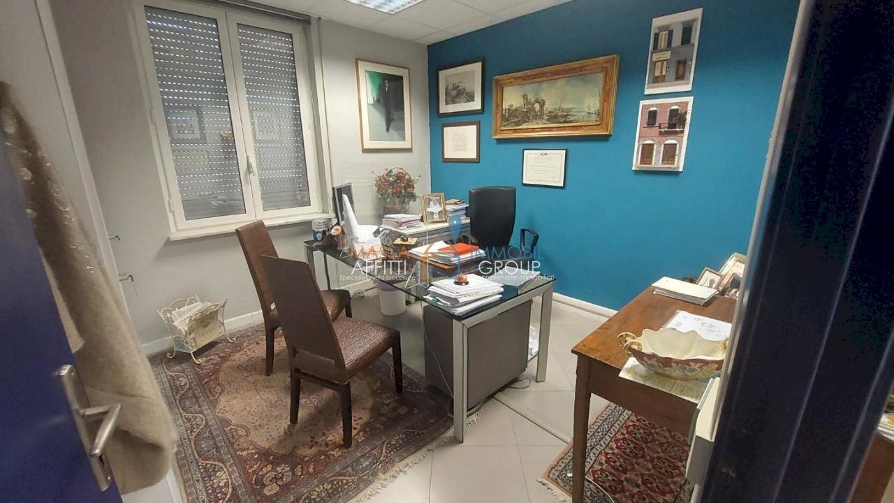 1104727-at87mw.jpg - Appartamento Piazza Liberazione 4, Massa - foto 2